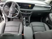 ✅ 2024 Buick Encore GX Avenir • VIN: KL4AMGSL4RB189742 • Lot: 52435375. Wystawiony na Copart z przebiegiem 3 193 mil. Bezpłatny archiwum sprzedaży aukcyjnych z USA i szczegółowy raport historii pojazdu na DreamBid. Zdjęcie 8.