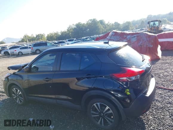 ✅ 2018 Nissan Kicks SV • VIN: 3N1CP5CU3JL537151 • Lot: 43298424. Listed on IAAI with 84,862 mi. Free auction sales archive from the USA and detailed vehicle history report at DreamBid. Image 15.