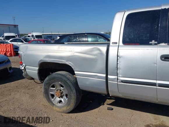 ✅ 2002 Dodge 2500 • VIN: 3B7KC23682M214357 • Lot: 43483582. Wystawiony na IAAI z przebiegiem 289 379 mil. Bezpłatny archiwum sprzedaży aukcyjnych z USA i szczegółowy raport historii pojazdu na DreamBid. Zdjęcie 12.