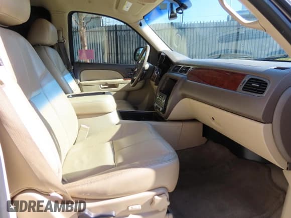 ✅ 2011 Chevrolet Tahoe LT • VIN: 1GNSCBE06BR394551 • Лот: 92510755. Опубликован ранее на Copart с пробегом 161 537 миль. Бесплатный доступ к архиву аукционных продаж из США и подробный отчёт об истории автомобиля на DreamBid. Изображение 5.