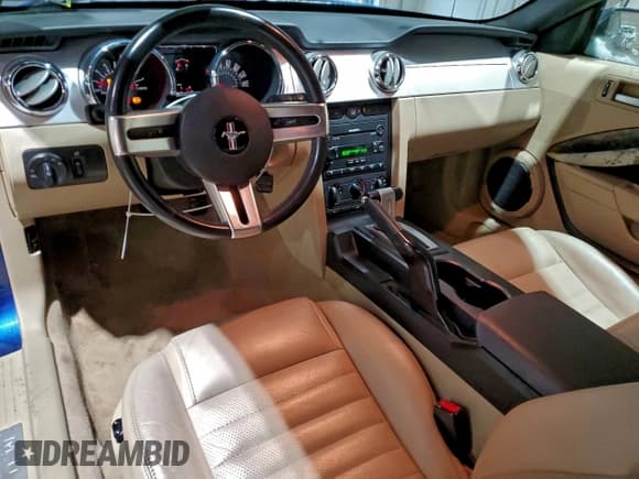 ✅ 2006 Ford Mustang GT Deluxe • VIN: 1ZVHT85H465236683 • Лот: 94961045. Опубликован ранее на Copart с пробегом 96 227 миль. Бесплатный доступ к архиву аукционных продаж из США и подробный отчёт об истории автомобиля на DreamBid. Изображение 8.