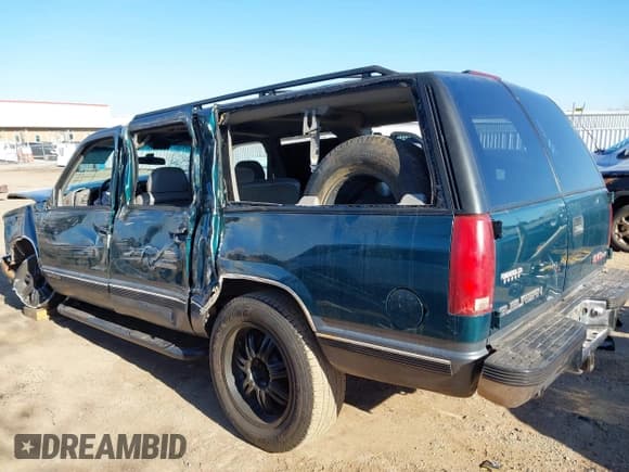 ✅ 1996 GMC Suburban • VIN: 1GKFK16R3TJ703465 • Lot: 41325441. Wystawiony na IAAI z przebiegiem 271 871 mil. Bezpłatny archiwum sprzedaży aukcyjnych z USA i szczegółowy raport historii pojazdu na DreamBid. Zdjęcie 3.