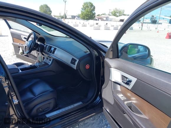 ✅ 2012 Jaguar XF • VIN: SAJWA0FB9CLS52401 • Лот: 43070430. Опубликован ранее на IAAI с пробегом 70 937 миль. Бесплатный доступ к архиву аукционных продаж из США и подробный отчёт об истории автомобиля на DreamBid. Изображение 5.