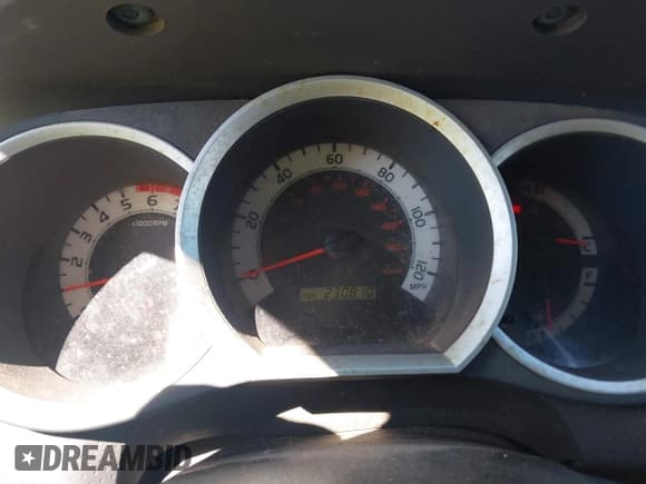 ✅ 2015 Toyota Tacoma PreRunner • VIN: 5TFKU4HN1FX007298 • Lot: 43449436. Wystawiony na IAAI z przebiegiem 230 810 mil. Bezpłatny archiwum sprzedaży aukcyjnych z USA i szczegółowy raport historii pojazdu na DreamBid. Zdjęcie 7.