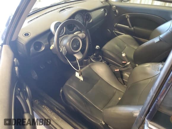 ✅ 2005 MINI Hardtop S • VIN: WMWRE33515TL14468 • Lot: 82288775. Listed on Copart with 147,844 mi. Free auction sales archive from the USA and detailed vehicle history report at DreamBid. Image 8.