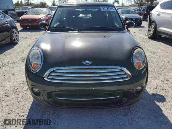 ✅ 2013 MINI Hardtop • VIN: WMWSU3C59DT688409 • Lot: 93724175. Wystawiony na Copart z przebiegiem 96 951 mil. Bezpłatny archiwum sprzedaży aukcyjnych z USA i szczegółowy raport historii pojazdu na DreamBid. Zdjęcie 5.