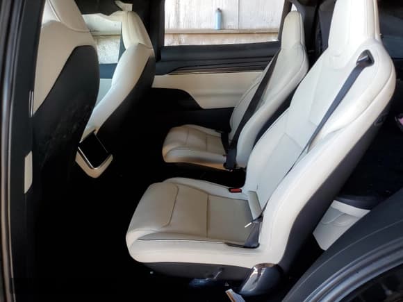 ✅ 2024 Tesla Model X Plaid • VIN: 7SAXCBE62RF460115 • Lot: 47027345. Wystawiony na Copart z przebiegiem Nie podano. Bezpłatny archiwum sprzedaży aukcyjnych z USA i szczegółowy raport historii pojazdu na DreamBid. Zdjęcie 12.