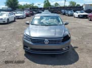 ✅ 2018 Volkswagen Passat SE • VIN: 1VWBA7A38JC015592 • Lot: 43073492. Wystawiony na IAAI z przebiegiem 170 003 mil. Bezpłatny archiwum sprzedaży aukcyjnych z USA i szczegółowy raport historii pojazdu na DreamBid. Zdjęcie 13.