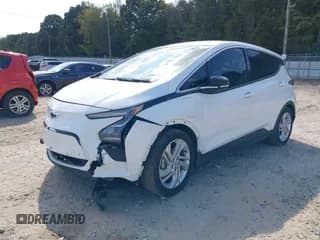 ✅ 2023 Chevrolet Bolt EV 1LT • VIN: 1G1FW6S0XP4120277 • Lot: 40609113. Wystawiony na IAAI z przebiegiem 21 882 mil. Bezpłatny archiwum sprzedaży aukcyjnych z USA i szczegółowy raport historii pojazdu na DreamBid. Zdjęcie 2.