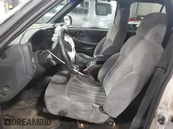 ✅ 2002 Chevrolet Blazer LS • VIN: 1GNDT13W52K178189 • Lot: 58967695. Wystawiony na Copart z przebiegiem 237 144 mil. Bezpłatny archiwum sprzedaży aukcyjnych z USA i szczegółowy raport historii pojazdu na DreamBid. Zdjęcie 7.