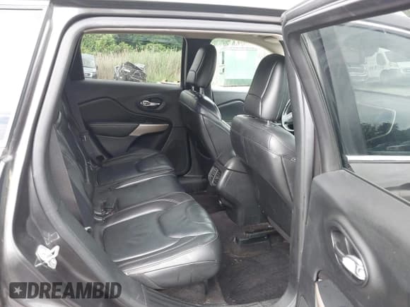 ✅ 2017 Jeep Cherokee Latitude • VIN: 1C4PJMCS9HW649143 • Lot: 42646609. Wystawiony na IAAI z przebiegiem 92 503 mil. Bezpłatny archiwum sprzedaży aukcyjnych z USA i szczegółowy raport historii pojazdu na DreamBid. Zdjęcie 8.