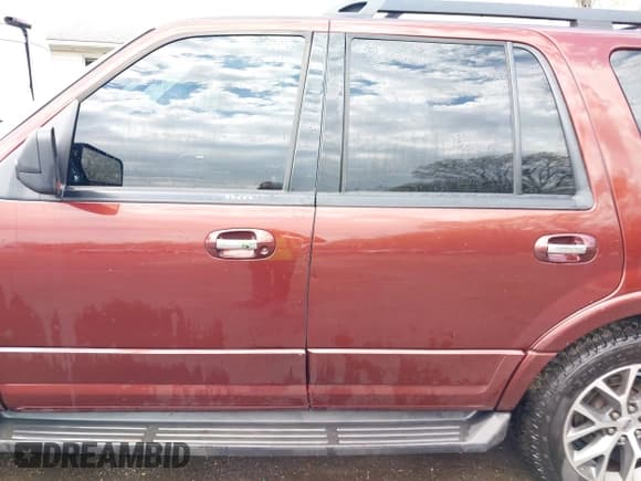 ✅ 2016 Ford Expedition XLT • VIN: 1FMJU1JT9GEF42259 • Lot: 42021710. Wystawiony na IAAI z przebiegiem 149 348 mil. Bezpłatny archiwum sprzedaży aukcyjnych z USA i szczegółowy raport historii pojazdu na DreamBid. Zdjęcie 14.