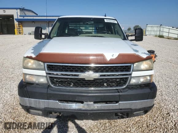 ✅ 2006 Chevrolet Silverado 2500HD LT2 • VIN: 1GCHK23D16F165942 • Lot: 64203524. Wystawiony na Copart z przebiegiem 334 166 mil. Bezpłatny archiwum sprzedaży aukcyjnych z USA i szczegółowy raport historii pojazdu na DreamBid. Zdjęcie 5.