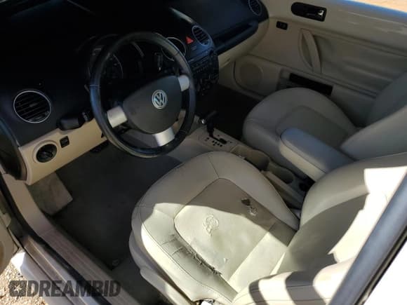 ✅ 2009 Volkswagen Beetle S • VIN: 3VWPW31C69M507371 • Lot: 85359755. Listed on Copart with 168,556 mi. Free auction sales archive from the USA and detailed vehicle history report at DreamBid. Image 8.