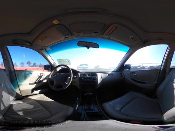 ✅ 1999 Honda Accord EX • VIN: JHMCG6670XC033488 • Lot: 43592368. Wystawiony na IAAI z przebiegiem 152 453 mil. Bezpłatny archiwum sprzedaży aukcyjnych z USA i szczegółowy raport historii pojazdu na DreamBid. Zdjęcie 19.