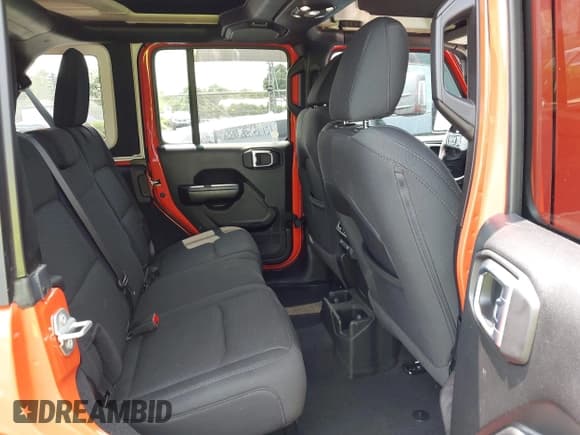 ✅ 2020 Jeep Wrangler Unlimited Sport S • VIN: 1C4HJXDG0LW201902 • Lot: 42372191. Wystawiony na IAAI z przebiegiem 78 724 mil. Bezpłatny archiwum sprzedaży aukcyjnych z USA i szczegółowy raport historii pojazdu na DreamBid. Zdjęcie 8.