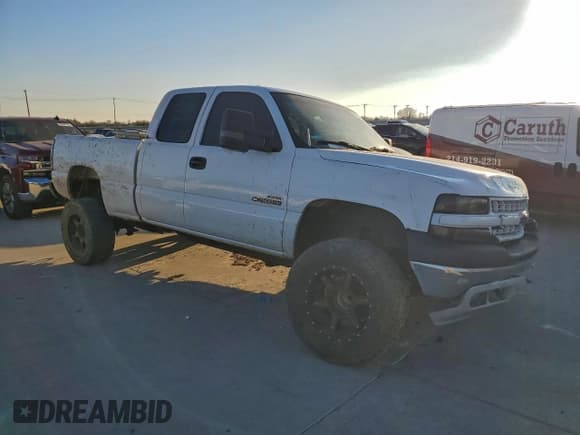 ✅ 2002 Chevrolet Silverado 2500HD LS • VIN: 1GCHC29192E142757 • Lot: 95698785. Wystawiony na Copart z przebiegiem 261 144 mil. Bezpłatny archiwum sprzedaży aukcyjnych z USA i szczegółowy raport historii pojazdu na DreamBid. Zdjęcie 4.