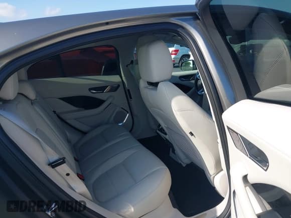 ✅ 2020 Jaguar I-Pace HSE • VIN: SADHD2S13L1F84022 • Lot: 42212391. Wystawiony na IAAI z przebiegiem 18 018 mil. Bezpłatny archiwum sprzedaży aukcyjnych z USA i szczegółowy raport historii pojazdu na DreamBid. Zdjęcie 8.