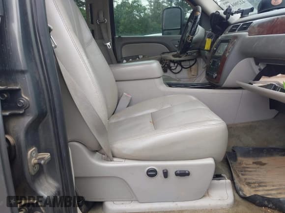 ✅ 2011 Chevrolet Silverado 2500HD LTZ • VIN: 1GC1KYC81BF148673 • Lot: 42200409. Listed on IAAI with 274,432 mi. Free auction sales archive from the USA and detailed vehicle history report at DreamBid. Image 5.