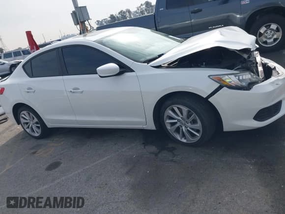 ✅ 2018 Acura ILX Premium • VIN: 19UDE2F76JA007762 • Lot: 41462381. Wystawiony na IAAI z przebiegiem 27 568 mil. Bezpłatny archiwum sprzedaży aukcyjnych z USA i szczegółowy raport historii pojazdu na DreamBid. Zdjęcie 13.