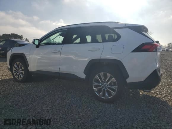 ✅ 2020 Toyota RAV4 XLE Premium • VIN: 2T3C1RFV5LW088531 • Lot: 90686795. Listed on Copart with 53,064 mi. Free auction sales archive from the USA and detailed vehicle history report at DreamBid. Image 2.