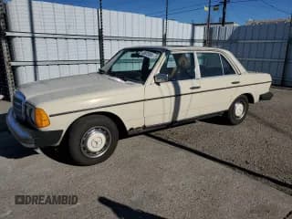 ✅ 1980 Mercedes-Benz 300 • VIN: 12313012173934 • Lot: 83672454. Wystawiony na Copart z przebiegiem 159 328 mil. Bezpłatny archiwum sprzedaży aukcyjnych z USA i szczegółowy raport historii pojazdu na DreamBid. Zdjęcie 1.