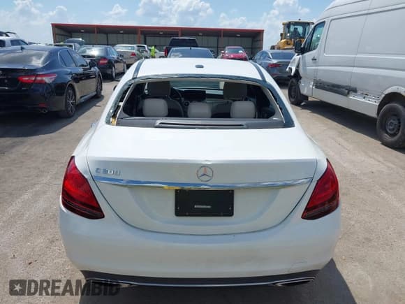 ✅ 2019 Mercedes-Benz C 300 • VIN: 55SWF8DB6KU300650 • Lot: 42540472. Listed on IAAI with 42,548 mi. Free auction sales archive from the USA and detailed vehicle history report at DreamBid. Image 16.