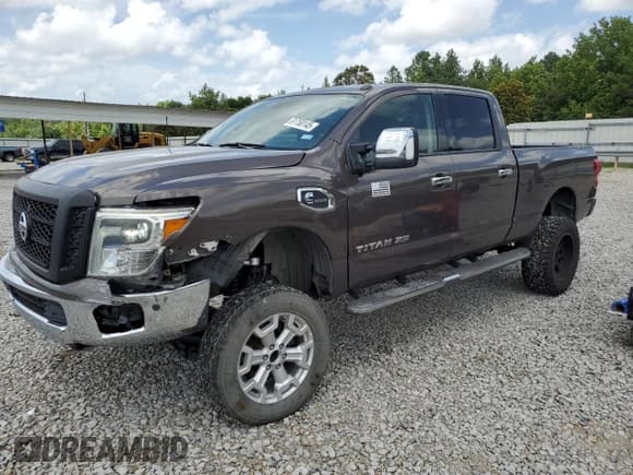 ✅ 2017 Nissan Titan SL • VIN: 1N6BA1F27HN547900 • Лот: 61768145. Опубликован ранее на Copart с пробегом 148 383 миль. Бесплатный доступ к архиву аукционных продаж из США и подробный отчёт об истории автомобиля на DreamBid. Изображение 1.