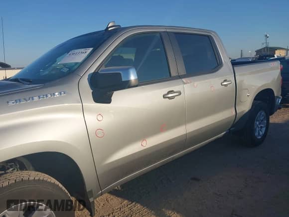 2026 Chevrolet Silverado 1500 LT z VIN 3GCUKDED5TG130130, wystawiony jako IAAI lot #43613368 z przebiegiem 3 302 mil mil oraz . Historia ofert i sprzedaży dostępna na DreamBid. Obrazek 17.