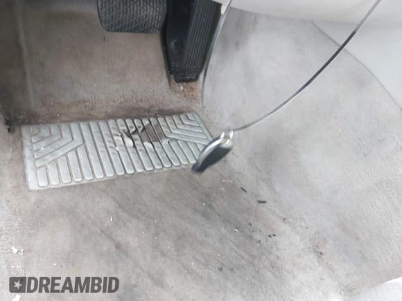 ✅ 2001 Mercedes-Benz C 230/260/280/320 • VIN: WDBRF61J61F082443 • Lot: 42469263. Wystawiony na IAAI z przebiegiem 89 712 mil. Bezpłatny archiwum sprzedaży aukcyjnych z USA i szczegółowy raport historii pojazdu na DreamBid. Zdjęcie 11.