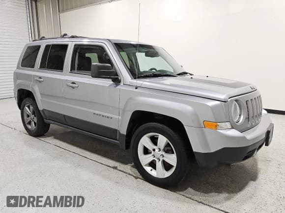 ✅ 2017 Jeep Patriot Sport SE • VIN: 1C4NJRBB0HD179909 • Lot: 91310995. Wystawiony na Copart z przebiegiem 108 835 mil. Bezpłatny archiwum sprzedaży aukcyjnych z USA i szczegółowy raport historii pojazdu na DreamBid. Zdjęcie 4.