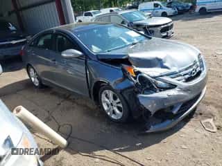 2013 Hyundai Sonata SE with VIN 5NPEC4ACXDH678597, listed as a IAAI auction lot 43338042 with 96,096 mi miles and . Bid and sale history available at DreamBid. Image 1.