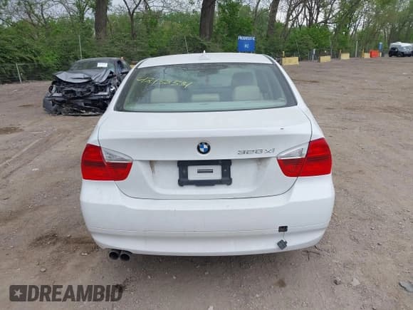 ✅ 2007 BMW 3 Series 328xi • VIN: WBAVC93527KX59592 • Lot: 42138531. Listed on IAAI with 139,933 mi. Free auction sales archive from the USA and detailed vehicle history report at DreamBid. Image 16.
