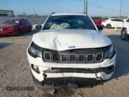 ✅ 2023 Jeep Compass Altitude • VIN: 3C4NJDBNXPT505639 • Lot: 41801434. Wystawiony na IAAI z przebiegiem 14 638 mil. Bezpłatny archiwum sprzedaży aukcyjnych z USA i szczegółowy raport historii pojazdu na DreamBid. Zdjęcie 12.