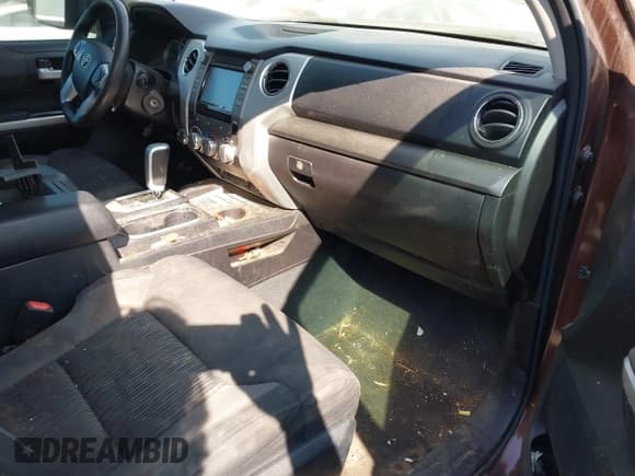 ✅ 2016 Toyota Tundra SR5 • VIN: 5TFDW5F11GX494738 • Лот: 41894373. Опубликован ранее на IAAI с пробегом 250 573 миль. Бесплатный доступ к архиву аукционных продаж из США и подробный отчёт об истории автомобиля на DreamBid. Изображение 5.