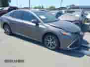 2022 Toyota Camry Hybrid XLE with VIN 4T1F31AK4NU571560, listed as a IAAI auction lot 42654973 with 10,810 mi miles and . Bid and sale history available at DreamBid. Image 1.