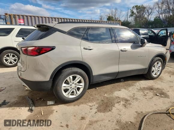✅ 2021 Chevrolet Blazer LT • VIN: 3GNKBJRS1MS559771 • Lot: 89868625. Wystawiony na Copart z przebiegiem 31 077 mil. Bezpłatny archiwum sprzedaży aukcyjnych z USA i szczegółowy raport historii pojazdu na DreamBid. Zdjęcie 3.