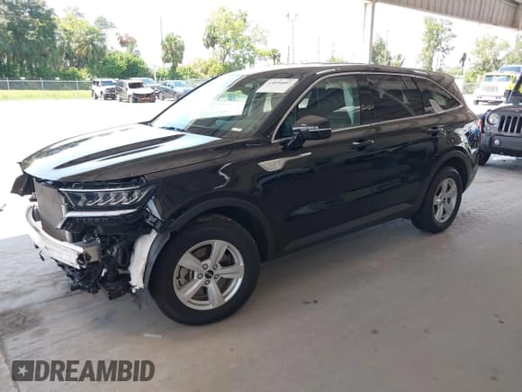 ✅ 2023 Kia Sorento LX • VIN: 5XYRG4LC9PG170703 • Lot: 43094607. Wystawiony na IAAI z przebiegiem 41 070 mil. Bezpłatny archiwum sprzedaży aukcyjnych z USA i szczegółowy raport historii pojazdu na DreamBid. Zdjęcie 2.