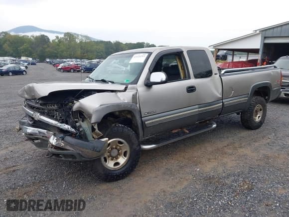 ✅ 2000 Chevrolet Silverado 2500 LS • VIN: 1GCGK29U0YE159139 • Lot: 43324253. Wystawiony na IAAI z przebiegiem 173 646 mil. Bezpłatny archiwum sprzedaży aukcyjnych z USA i szczegółowy raport historii pojazdu na DreamBid. Zdjęcie 2.