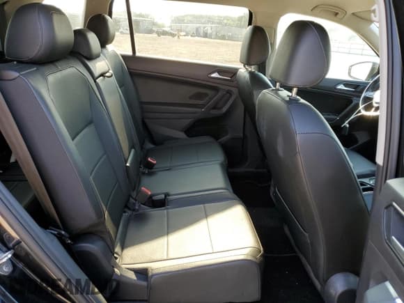 ✅ 2018 Volkswagen Tiguan SEL • VIN: 3VV3B7AX9JM071256 • Lot: 68310755. Listed on Copart with 96,429 mi. Free auction sales archive from the USA and detailed vehicle history report at DreamBid. Image 10.