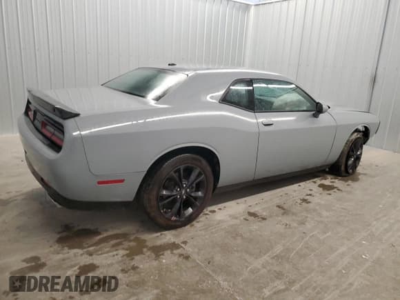 ✅ 2022 Dodge Challenger SXT • VIN: 2C3CDZGG0NH23099X • Lot: 84940714. Wystawiony na Copart z przebiegiem 56 676 mil. Bezpłatny archiwum sprzedaży aukcyjnych z USA i szczegółowy raport historii pojazdu na DreamBid. Zdjęcie 3.