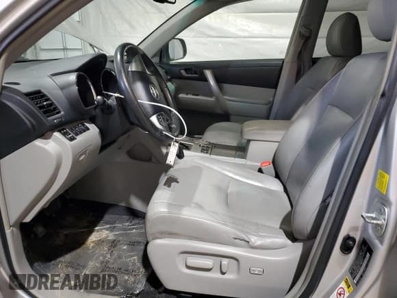 ✅ 2011 Toyota Highlander • VIN: 5TDBK3EH8BS050633 • Лот: 87059865. Опубликован ранее на Copart с пробегом 155 918 миль. Бесплатный доступ к архиву аукционных продаж из США и подробный отчёт об истории автомобиля на DreamBid. Изображение 7.