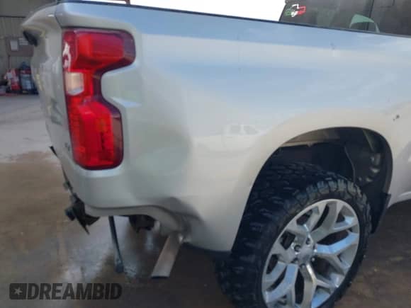 2020 Chevrolet Silverado 1500 LT с VIN 1GCRYDEDXLZ241406, выставлен на аукционе IAAI как лот 43300240 с пробегом 83 939 миль миль и . История ставок и продаж доступна на DreamBid. Изображение 18.