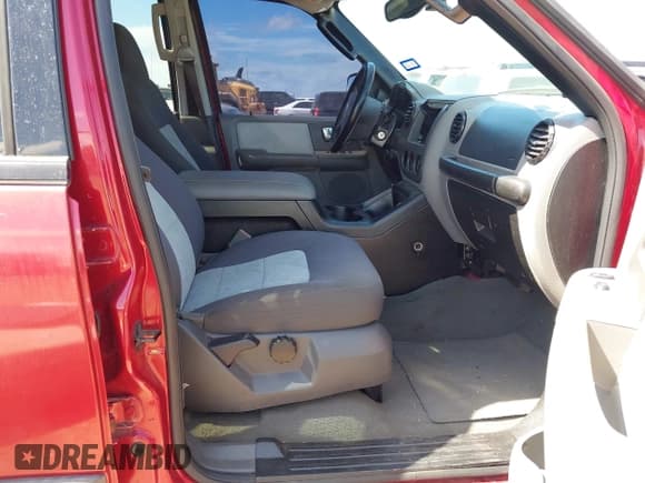 ✅ 2004 Ford Expedition Special Service • VIN: 1FMPU15L24LB71702 • Lot: 42486430. Listed on IAAI with 107,601 mi. Free auction sales archive from the USA and detailed vehicle history report at DreamBid. Image 5.