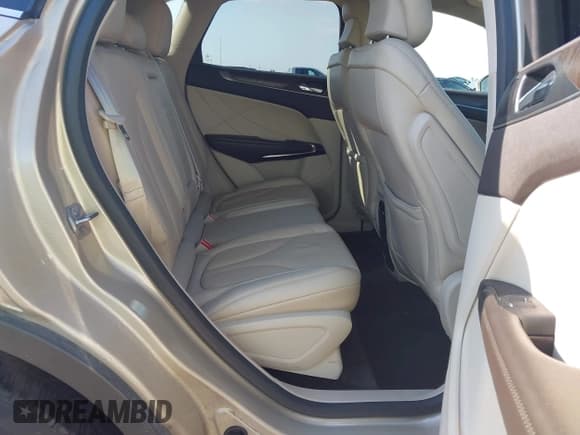 ✅ 2017 Lincoln MKC Reserve • VIN: 5LMCJ3C94HUL02474 • Lot: 43416290. Wystawiony na IAAI z przebiegiem 81 497 mil. Bezpłatny archiwum sprzedaży aukcyjnych z USA i szczegółowy raport historii pojazdu na DreamBid. Zdjęcie 8.