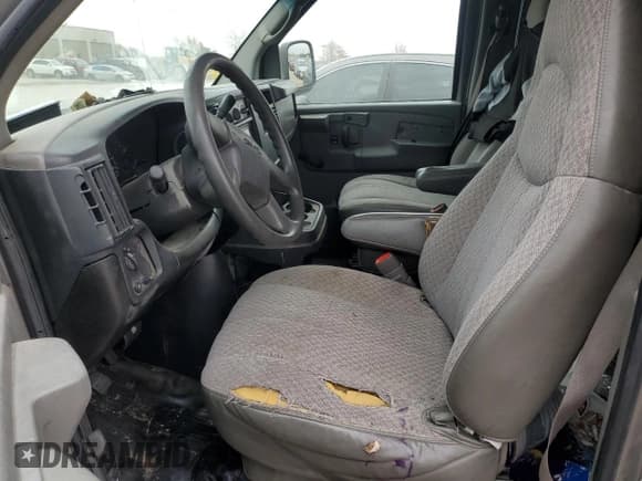 ✅ 2006 GMC Savana Cargo • VIN: 1GTHG35U761143039 • Лот: 80744424. Опубликован ранее на Copart с пробегом Не указан. Бесплатный доступ к архиву аукционных продаж из США и подробный отчёт об истории автомобиля на DreamBid. Изображение 7.