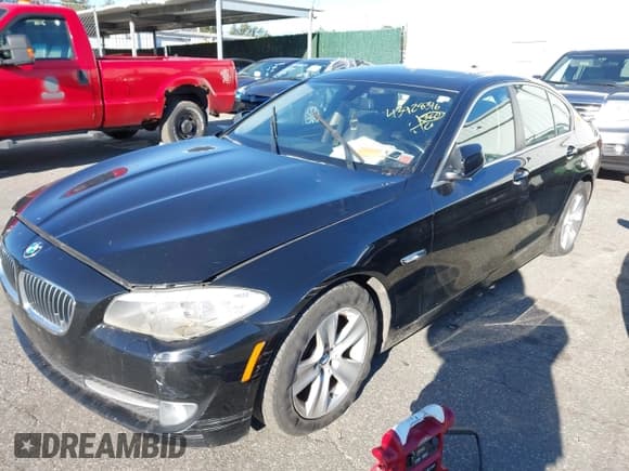 ✅ 2013 BMW 5 Series 528i xDrive • VIN: WBAXH5C57DD111829 • Lot: 43928316. Wystawiony na IAAI z przebiegiem 134 712 mil. Bezpłatny archiwum sprzedaży aukcyjnych z USA i szczegółowy raport historii pojazdu na DreamBid. Zdjęcie 2.