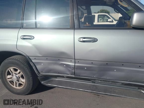 ✅ 2001 Lexus LX 470 • VIN: JTJHT00W113500583 • Lot: 42373922. Wystawiony na IAAI z przebiegiem 269 323 mil. Bezpłatny archiwum sprzedaży aukcyjnych z USA i szczegółowy raport historii pojazdu na DreamBid. Zdjęcie 6.