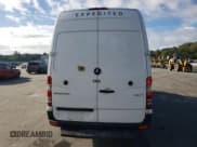 ✅ 2018 Mercedes-Benz Sprinter Cargo Worker • VIN: WD3PE8CD9JP594538 • Лот: 85333545. Опубликован ранее на Copart с пробегом 520 347 миль. Бесплатный доступ к архиву аукционных продаж из США и подробный отчёт об истории автомобиля на DreamBid. Изображение 6.