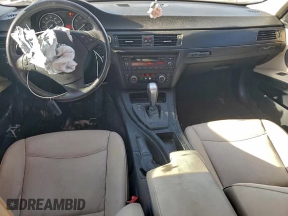 ✅ 2010 BMW 3 Series 328i • VIN: WBAPH7G56ANM50058 • Lot: 93654695. Wystawiony na Copart z przebiegiem 142 786 mil. Bezpłatny archiwum sprzedaży aukcyjnych z USA i szczegółowy raport historii pojazdu na DreamBid. Zdjęcie 8.